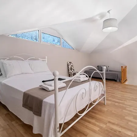 Oceanida Garifalia Country House * Λυγιά